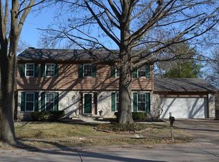 1720 Heathercroft Dr, Chesterfield, MO