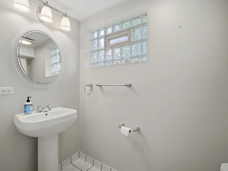 1322 Brook Ln — Photo 13