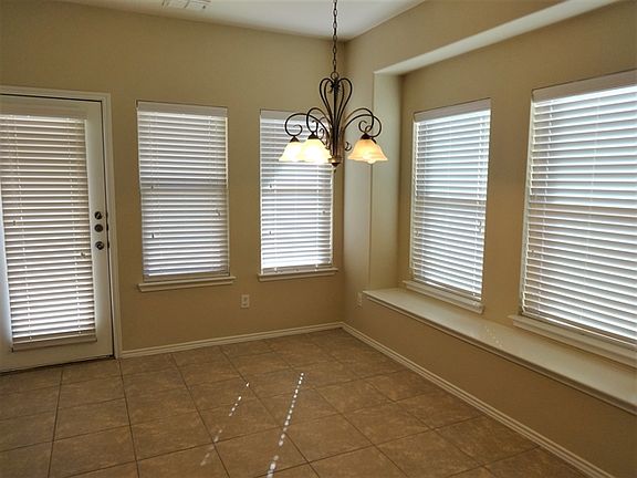 2nd image of 2969 Lakeview Cir