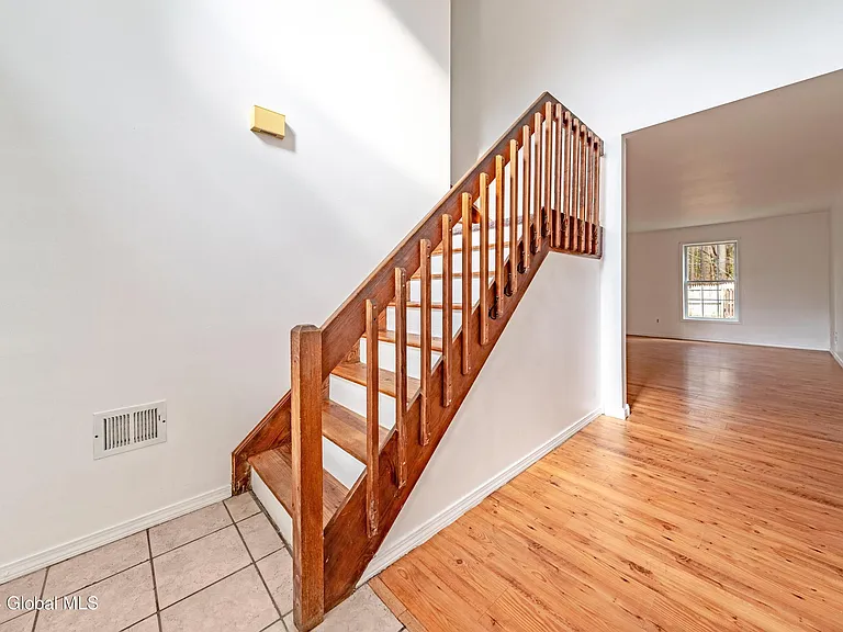 208 Whitetail Ct — Photo 2
