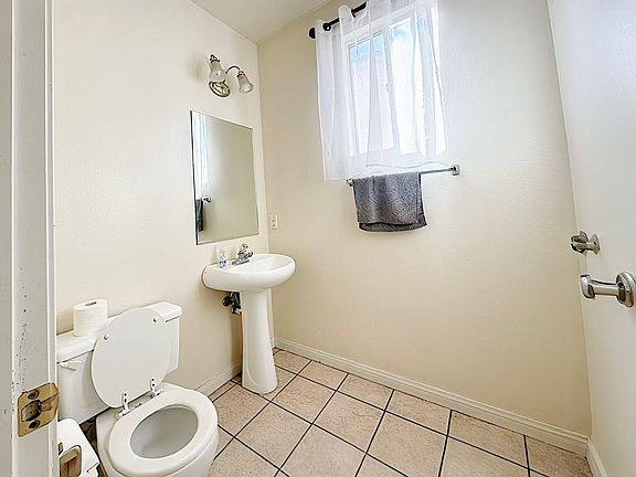 4th image of 15758 Cadwell St