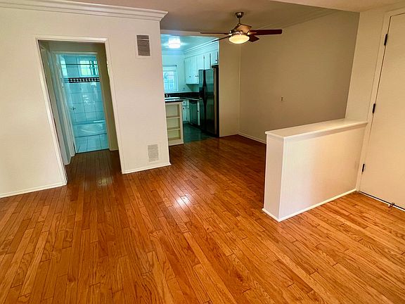 5th image of 8130 Norton Ave #11