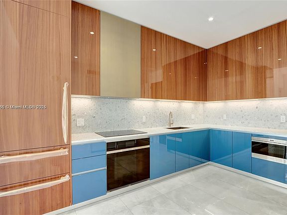 5th image of 2655 S Bayshore Dr #1006
