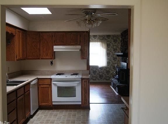 2nd image of 88 Crozier Ln