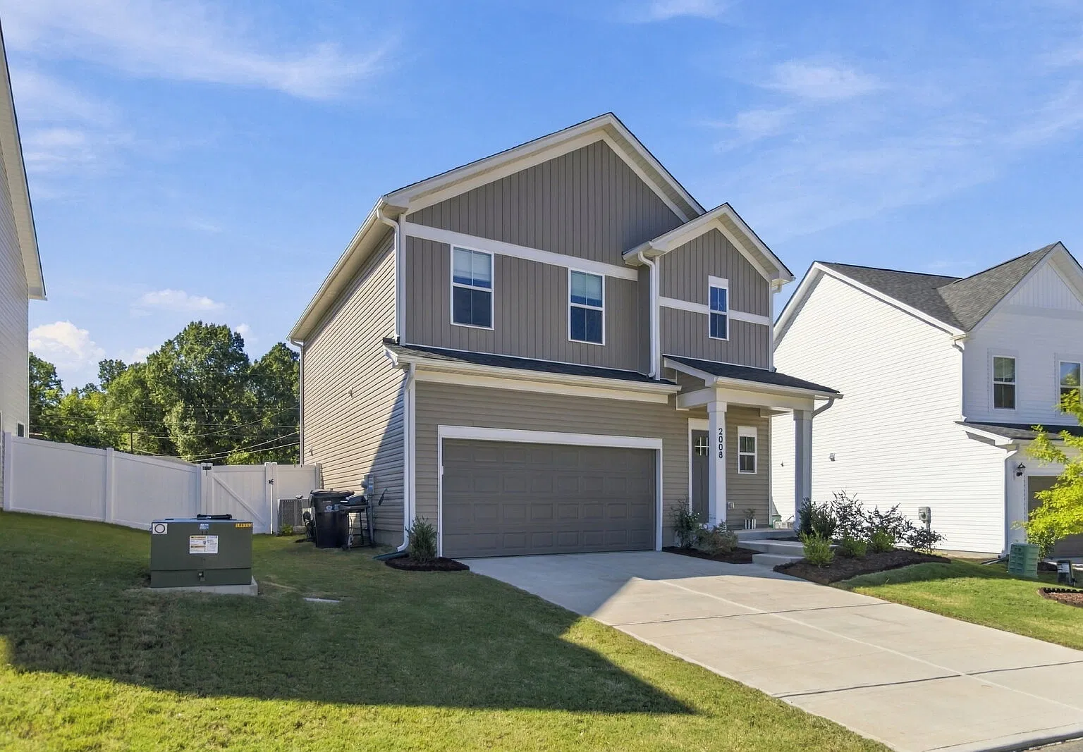 3 bed, 3.5 bath, 1564 sqft, $2,500 — Photo 2
