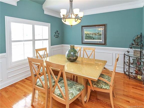 4th image of 4233 Lois Ln