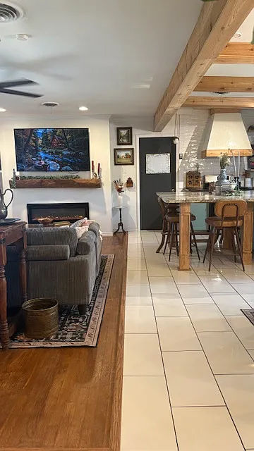 3 bed, 1351 sqft, $2,200 — Photo 4