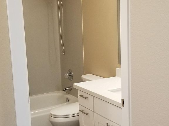 4th image of 14024 Midvale Ave N #201