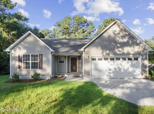 319 Masters Ln, Hampstead, NC 28443