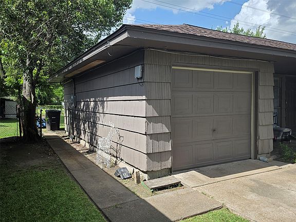 3rd image of 10319 Lafferty Oaks St