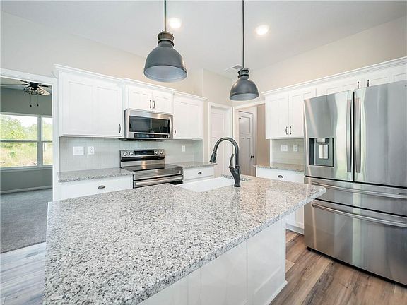 2nd image of 402 NE Poplar Ct
