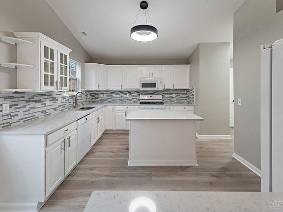 5th image of 11570 Rose Ln