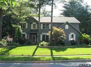17 Horizon Dr, Saratoga Springs, NY 12866