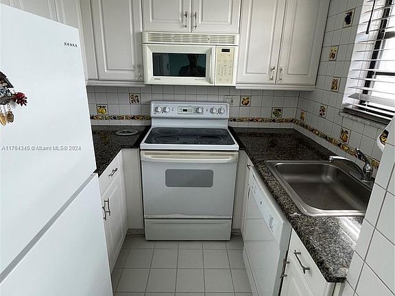 4th image of 4652 Poinciana St APT 5