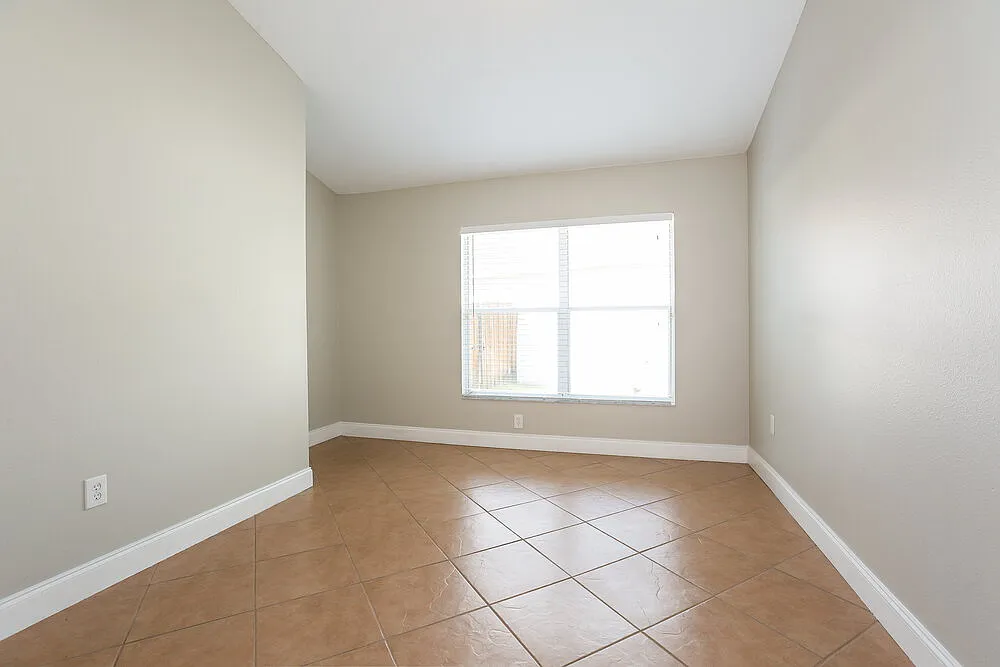 4 bed, 3.0 bath, 1797 sqft, $2,415 — Photo 3