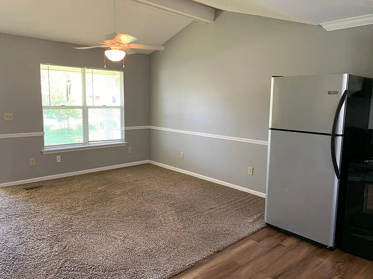 202 Reeves St — Photo 2