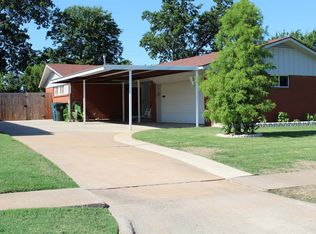 426 W Ercoupe Dr, Midwest City, OK 73110