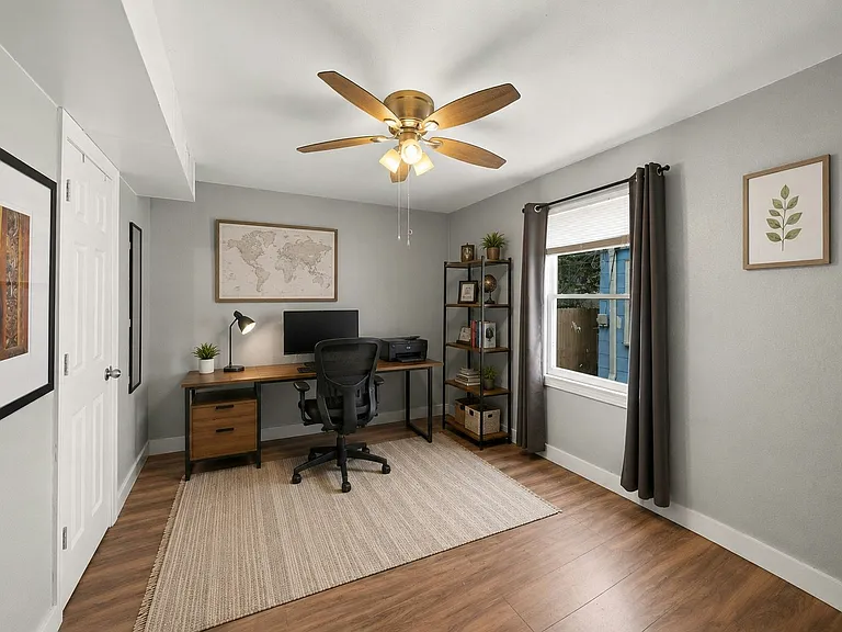 609 Sealy St #2 — Photo 5