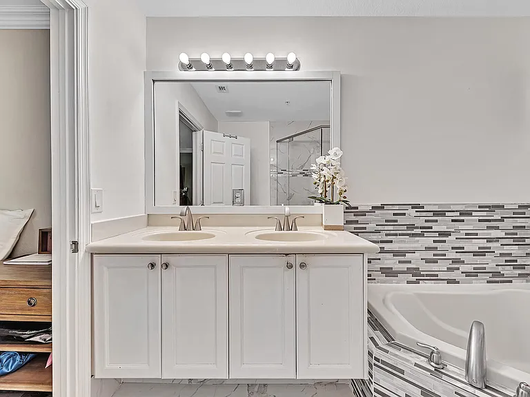 323 Bayfront Dr — Photo 39