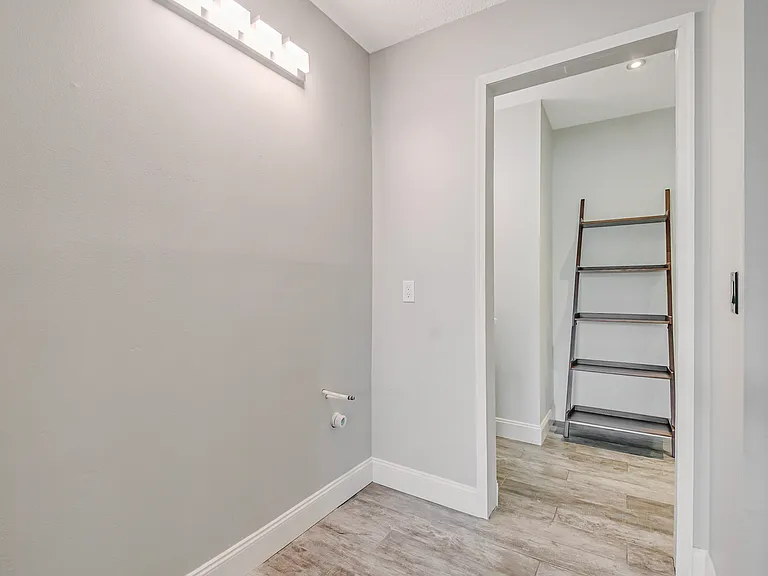 1025 Wentworth Ct — Photo 25