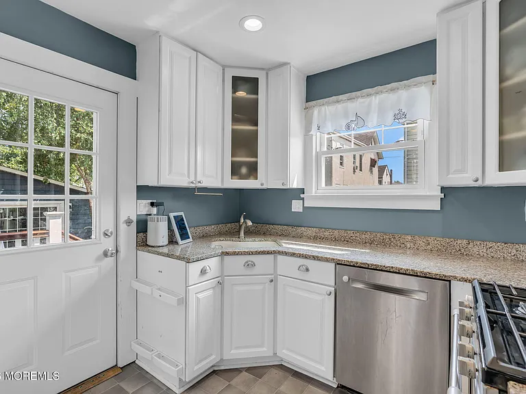 706 E St — Photo 20
