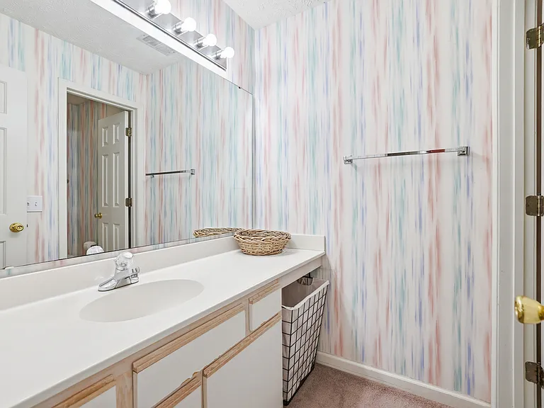 510 White River Dr #24F — Photo 8