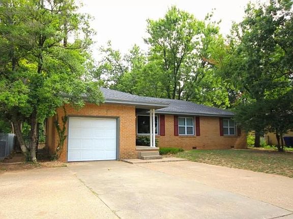 2nd image of 1221 Caddell Ln