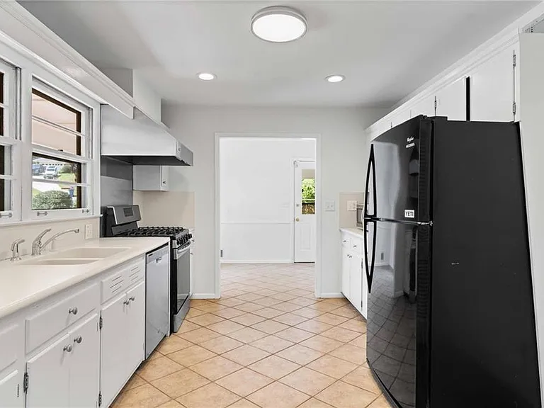 274 Land O Lakes Ct NE — Photo 10