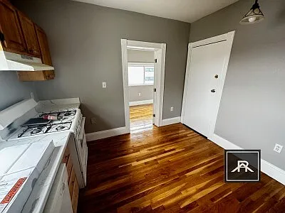 31 Adamson St #3 — Photo 5