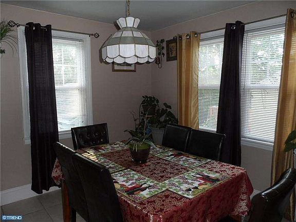 3rd image of 806 Park Ave