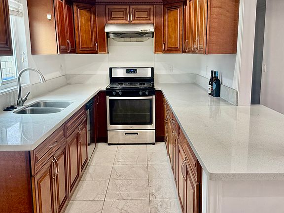 2nd image of 2337 Stacy Ln