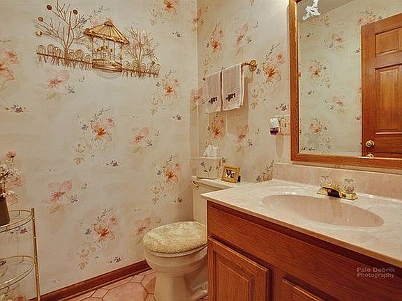 5th image of 19383 W West Shore Dr