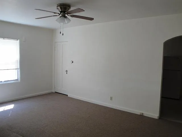 819 Grace Ave — Photo 2