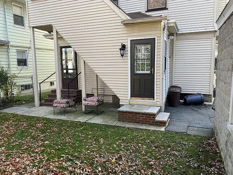 4 Claremont Pl #2 — Photo 12