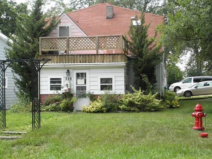 1st image of 328 Bellevue Dr