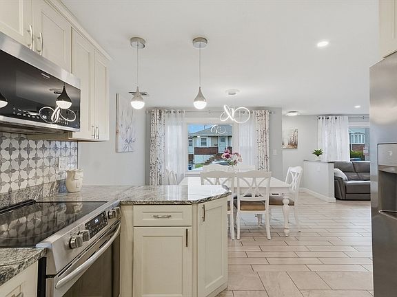 5th image of 27 Pemberton St