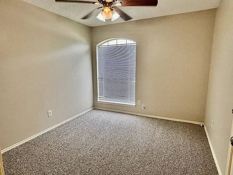 1701 Hillside Dr — Photo 15