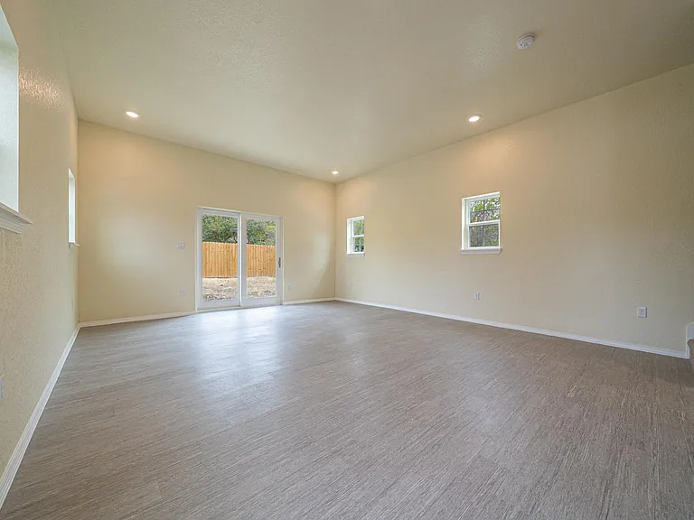 208 Bargas St — Photo 5