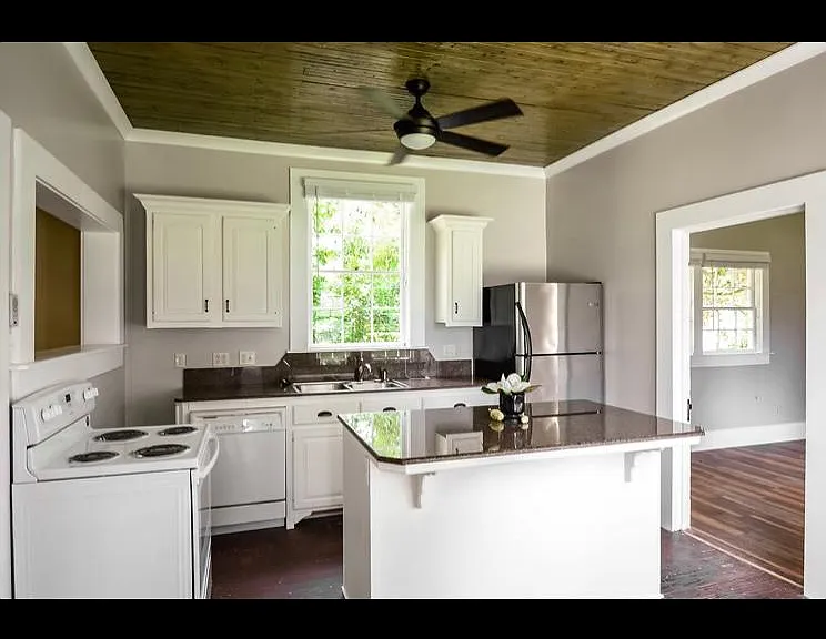701 S Poydras St — Photo 2