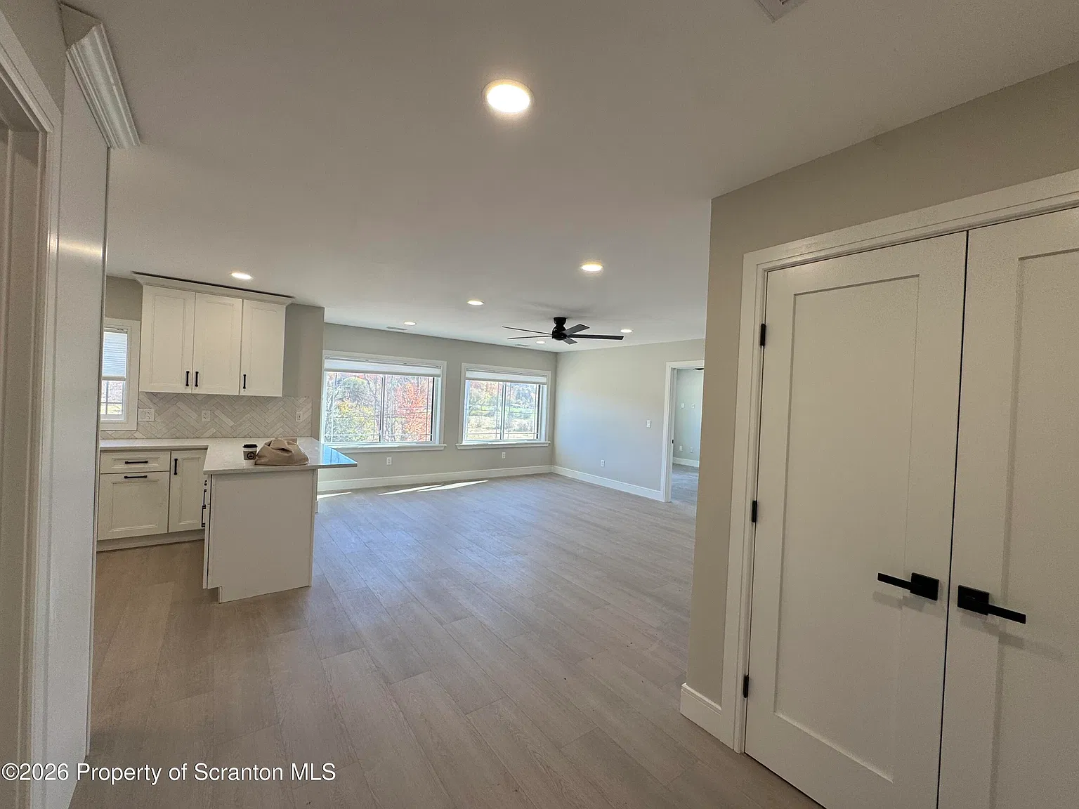 2 bed, 1.0 bath, 1200 sqft, $2,000 — Photo 2