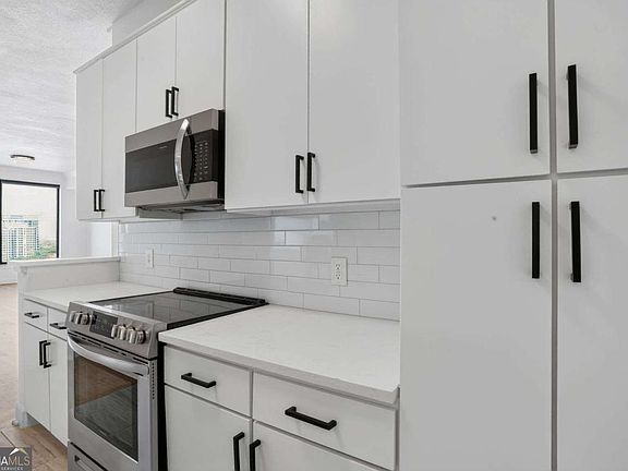 3rd image of 3445 Stratford Rd NE APT 2403