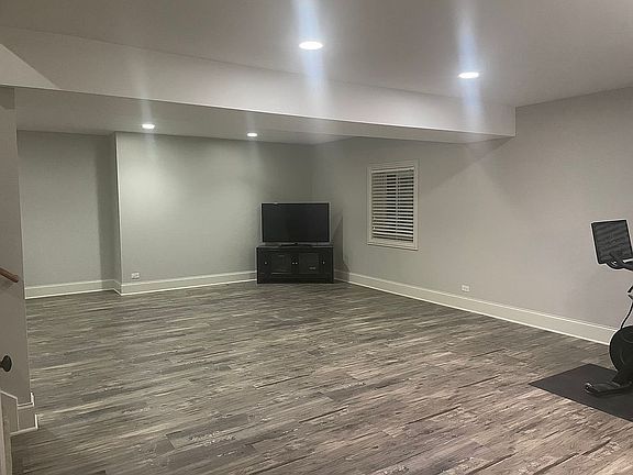 3rd image of 433 W Woodland Ave