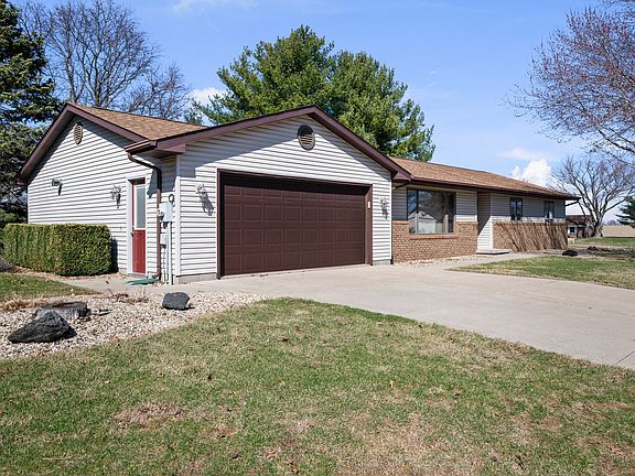 2nd image of 10 Pine Tree Ct