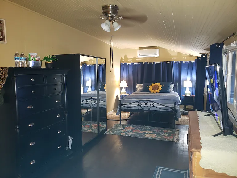 Sun Room at $1275/mo