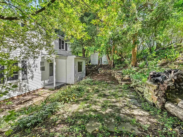 330 Drake St — Photo 11