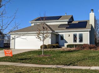 1404 Huntington Dr, Mundelein, IL 60060