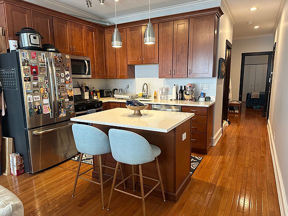 3rd image of 1038 W Bryn Mawr Ave #2