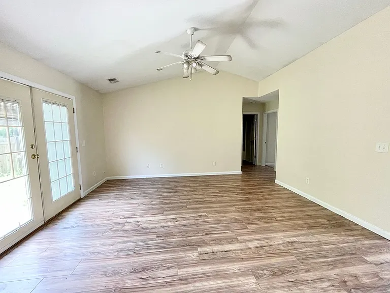 514 Heron Dr — Photo 4