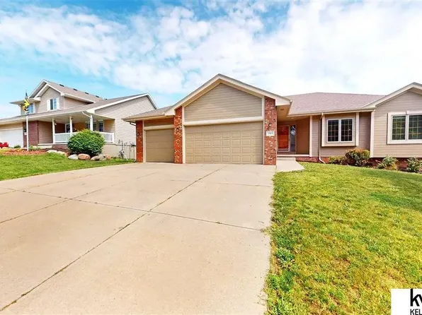 15612 Timberlane Dr, Omaha, NE 68136