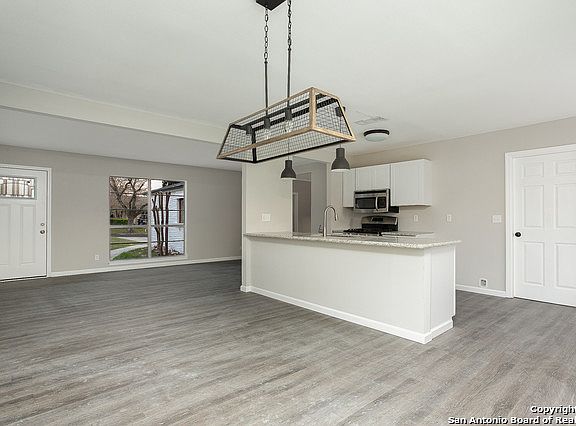 3rd image of 4807 Lambeth Dr